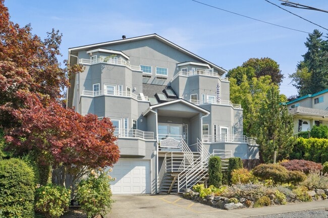 3622 14th Ave W, Unit 201 in Seattle, WA - Building Photo - Building Photo