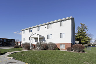 Queenwood Apartments in Morton, IL - Foto de edificio - Primary Photo