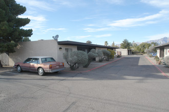 Palo Verde Plaza Apartments in Tucson, AZ - Building Photo - Building Photo