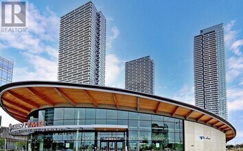 7890 Jane St in Vaughan, ON - Building Photo - Building Photo