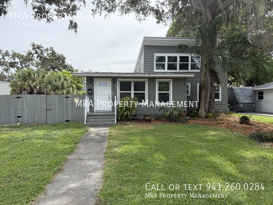 217 6th St E in Bradenton, FL - Building Photo