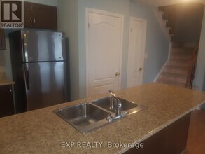 3250-3250 Bentley Dr in Mississauga, ON - Building Photo - Building Photo
