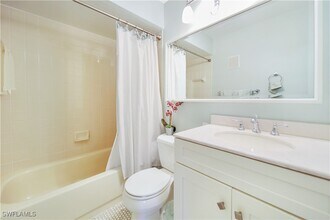 2058 Arbour Walk Cir in Naples, FL - Building Photo - Building Photo