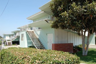 905 Edgewood St in Inglewood, CA - Building Photo - Building Photo