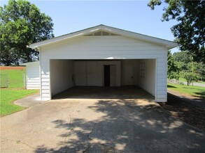 3673 Browns Bridge Rd in Gainesville, GA - Building Photo - Building Photo