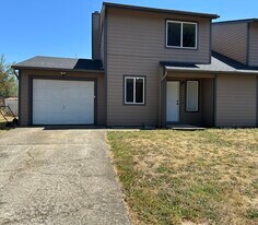 5426 Nicole Ct SE in Salem, OR - Building Photo