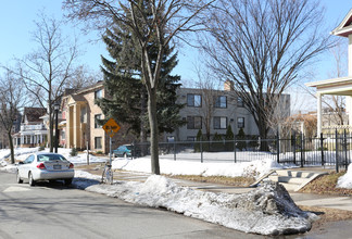 2100 Bryant Ave S in Minneapolis, MN - Foto de edificio - Building Photo