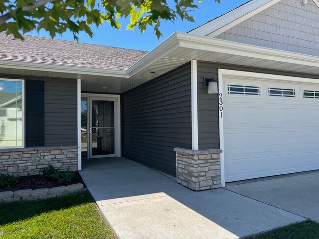 2301 Redmond Ave in Des Moines, IA - Building Photo - Building Photo