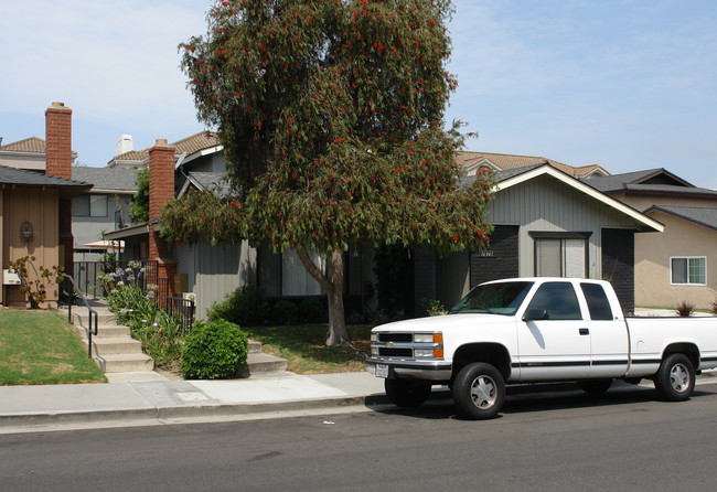 16941 Sims St in Huntington Beach, CA - Building Photo - Building Photo