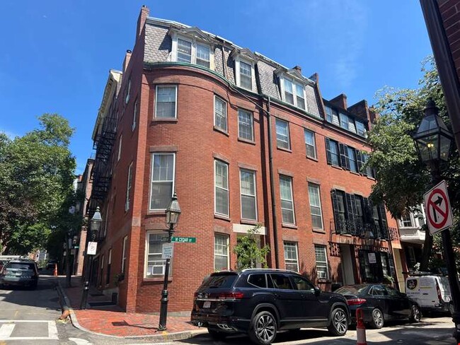 47 W Cedar St in Boston, MA - Building Photo - Primary Photo