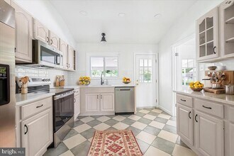 9619 Singleton Dr in Bethesda, MD - Building Photo - Building Photo