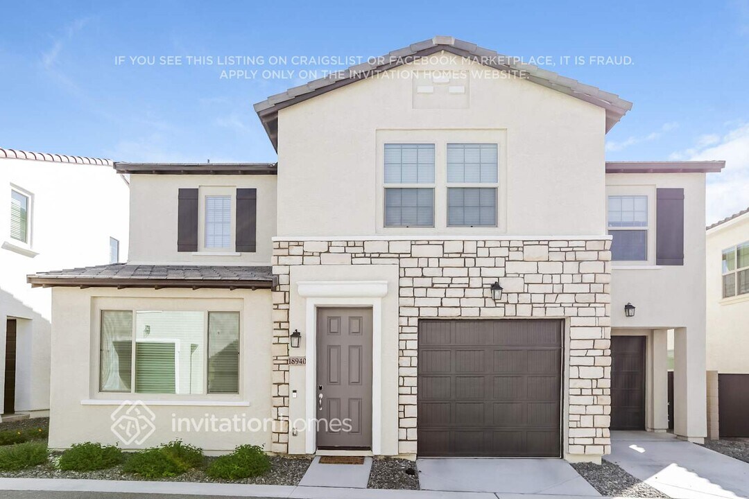 18940 W Reade Ave in Litchfield Park, AZ - Building Photo