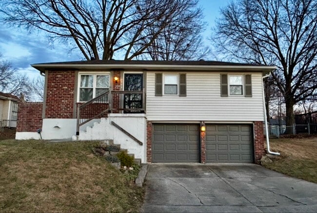 property at 3909 S Marshall Dr