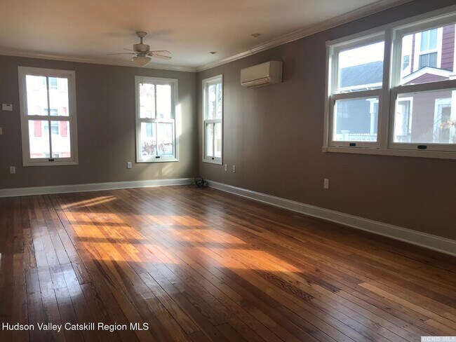 233 Robinson St in Hudson, NY - Building Photo - Building Photo