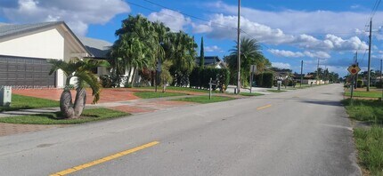 1417 SW 139th Ave in Miami, FL - Building Photo - Building Photo