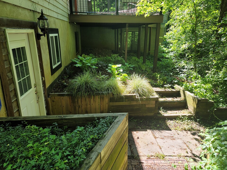 2000 Huntwood Dr, Unit Apartment in Gambrills, MD - Building Photo