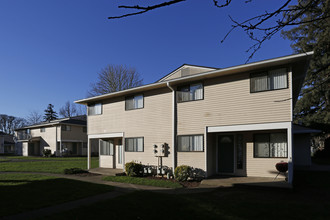 Shelton Village Apartments in Salem, OR - Building Photo - Building Photo