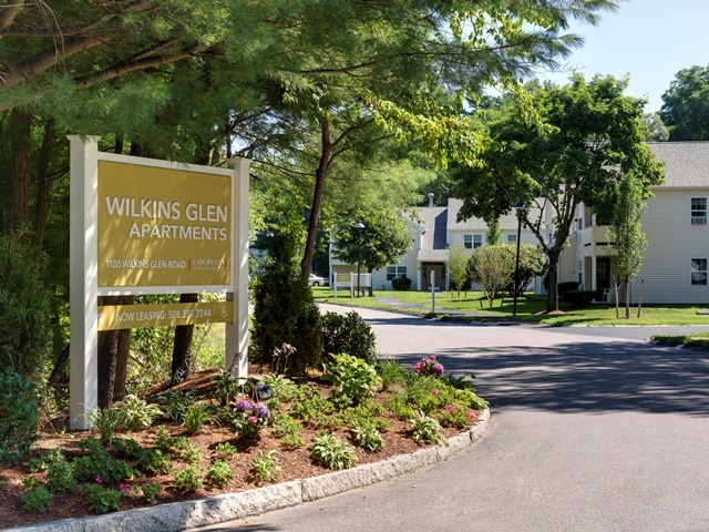 Wilkins Glen in Medfield, MA - Foto de edificio - Building Photo