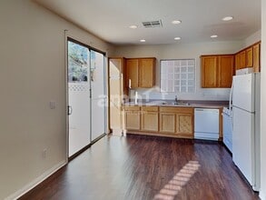 5283 Railroad River Ave in Las Vegas, NV - Foto de edificio - Building Photo