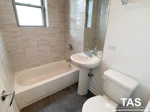 940 W Winona St, Unit 602 in Chicago, IL - Building Photo - Building Photo