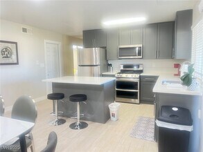 4194 Greenpoint St in Las Vegas, NV - Foto de edificio - Building Photo