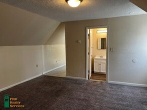 423 NE Taylor St in Minneapolis, MN - Building Photo - Building Photo