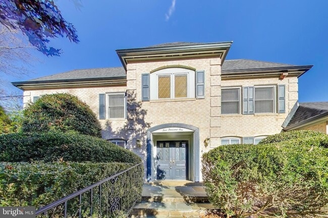 4001 N Ridgeview Rd in Arlington, VA - Foto de edificio - Building Photo