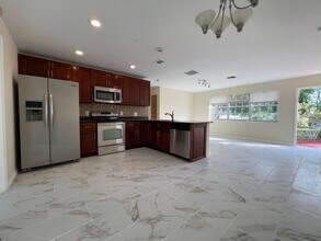 249 NW 4th Diagonal in Boca Raton, FL - Building Photo - Building Photo
