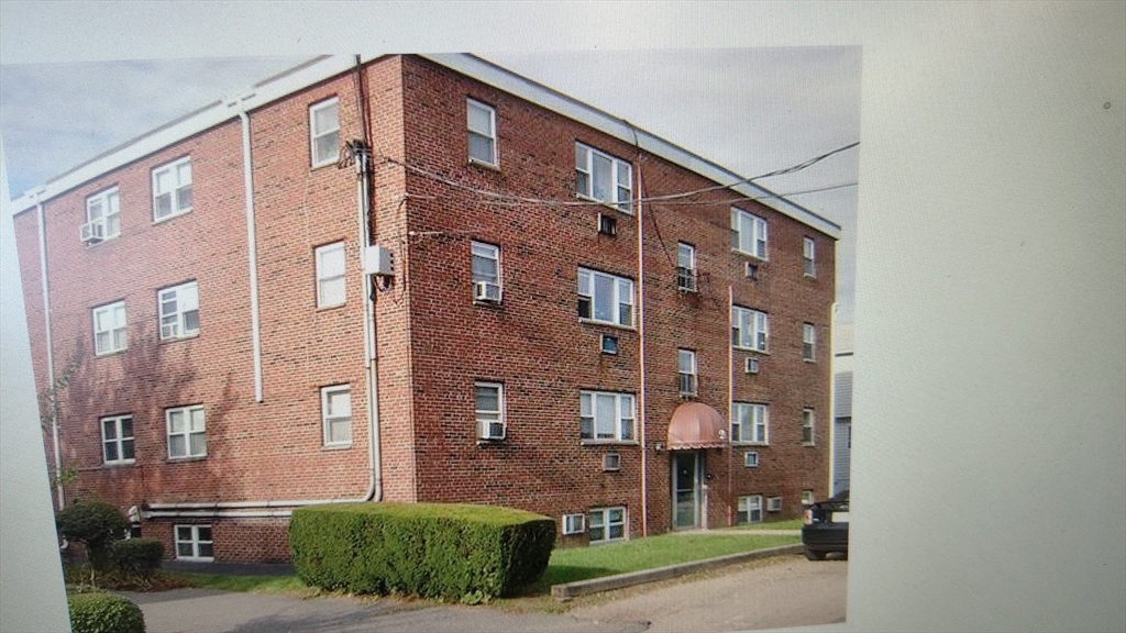 24 Field St in Quincy, MA - Foto de edificio