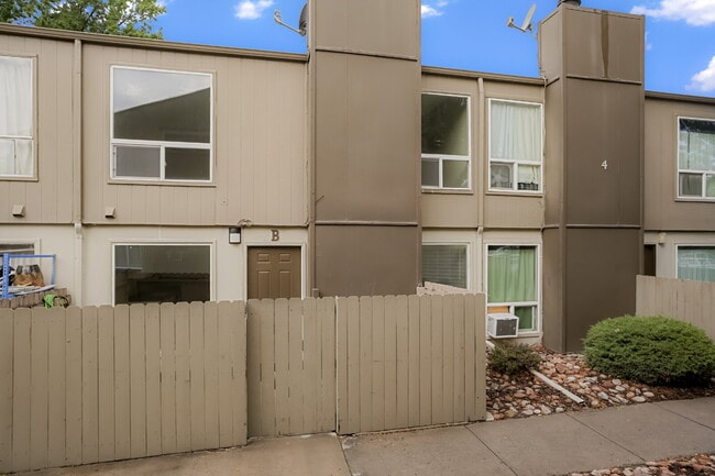 7373 W Florida Ave in Lakewood, CO - Building Photo - Building Photo