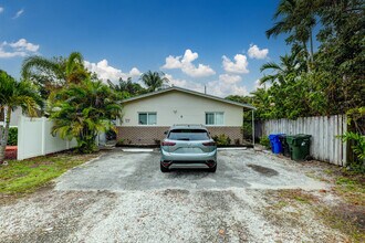 8 NE 16th Pl in Fort Lauderdale, FL - Foto de edificio - Building Photo