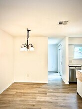 7604 Chelmsford Dr in Austin, TX - Foto de edificio - Building Photo