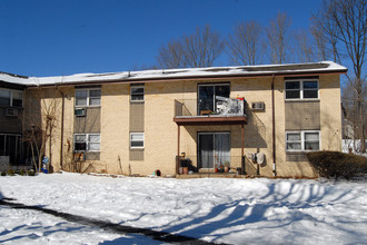 Country Squire Gardens in Spring Valley, NY - Building Photo - Building Photo