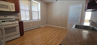 18 E 17th St in Bayonne, NJ - Building Photo