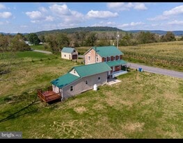 350 Hilltown Rd in Gettysburg, PA - Building Photo