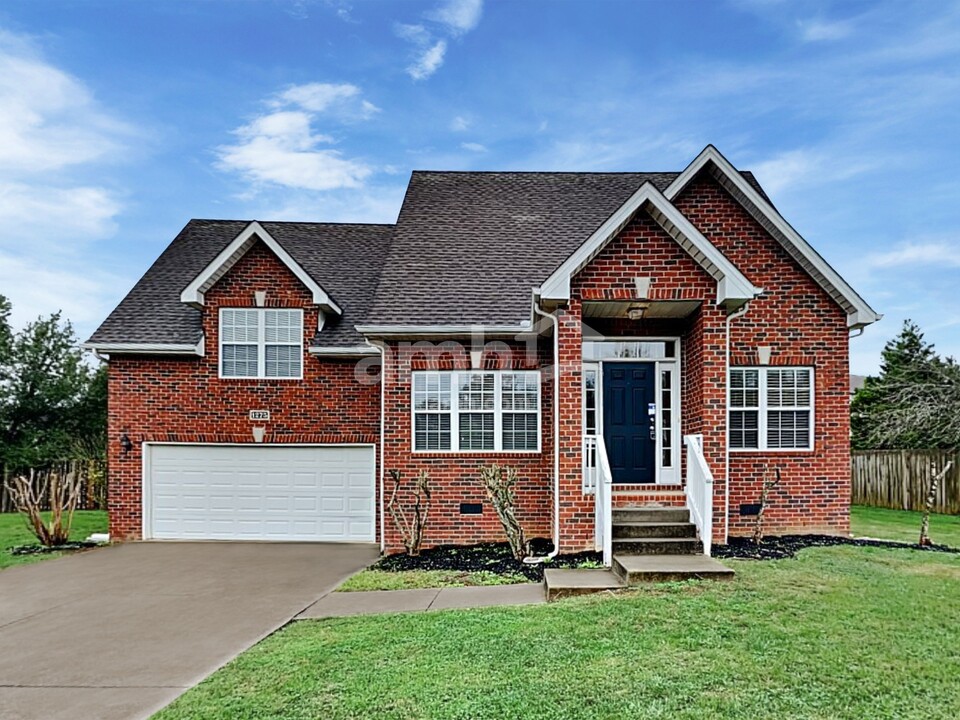 1275 Chapmans Retreat Dr in Spring Hill, TN - Building Photo