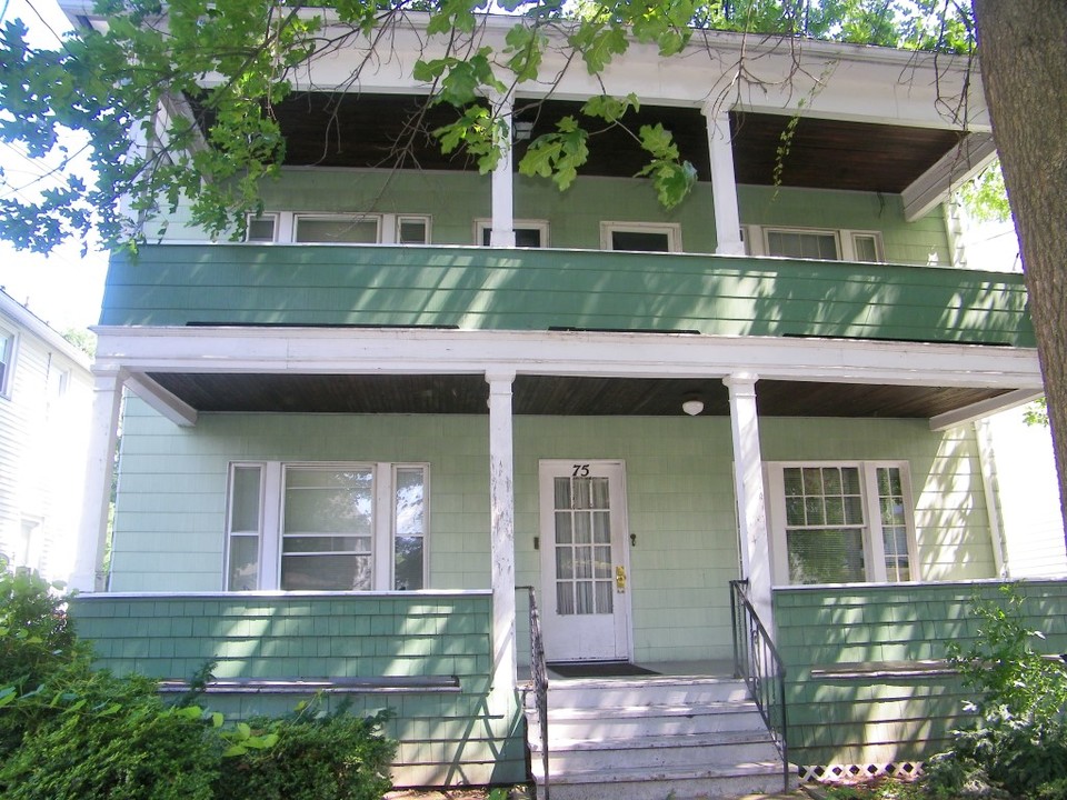 75 Division St in Kingston, PA - Foto de edificio