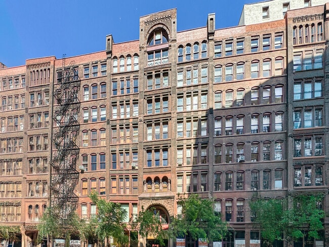property at 711 S Dearborn St