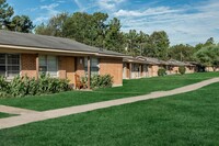 Green Meadow Apartments in Lufkin, TX - Foto de edificio - Building Photo