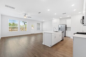 8117 Danson Ln in Pearland, TX - Building Photo - Building Photo
