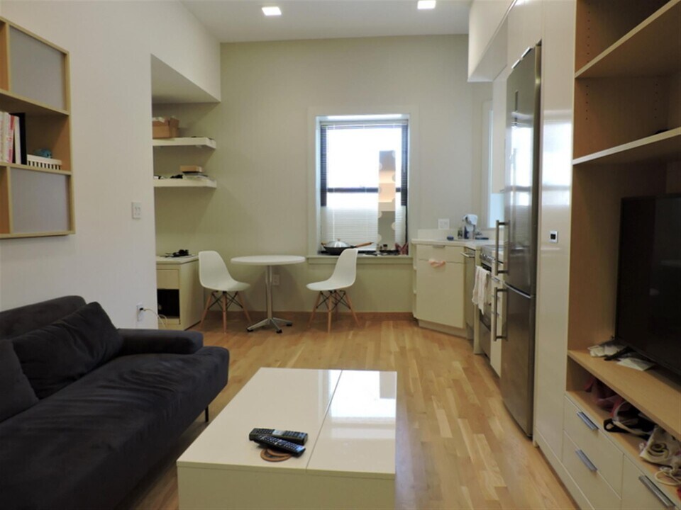 139 Mount Auburn St, Unit 3 in Cambridge, MA - Building Photo