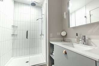 154 W Erie St, Unit 524 in Chicago, IL - Building Photo - Building Photo