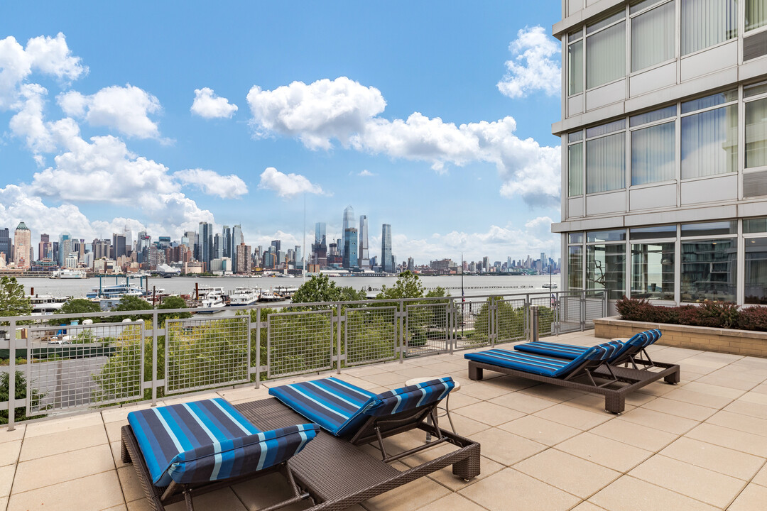 RiversEdge in Weehawken, NJ - Foto de edificio