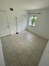 6300 NE Miami Pl, Unit 1 in Miami, FL - Building Photo - Building Photo