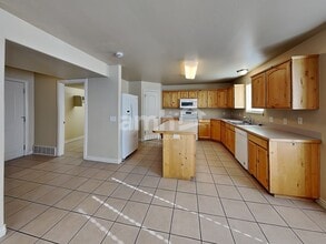 856 E 2150 S in Clearfield, UT - Foto de edificio - Building Photo