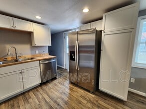 609 1st St W in Independence, IA - Building Photo - Building Photo