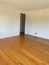 16 Abington Ave, Unit 1R in Holbrook, MA - Foto de edificio - Building Photo