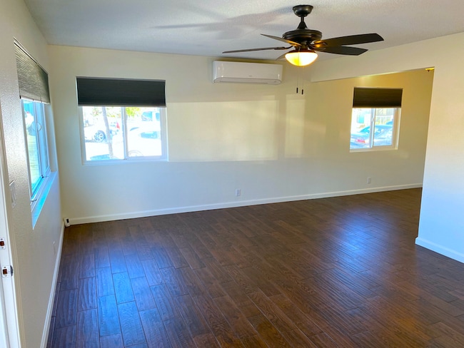 208 E 221st St in Carson, CA - Foto de edificio - Building Photo