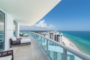 2711 S Ocean Dr in Hollywood, FL - Building Photo