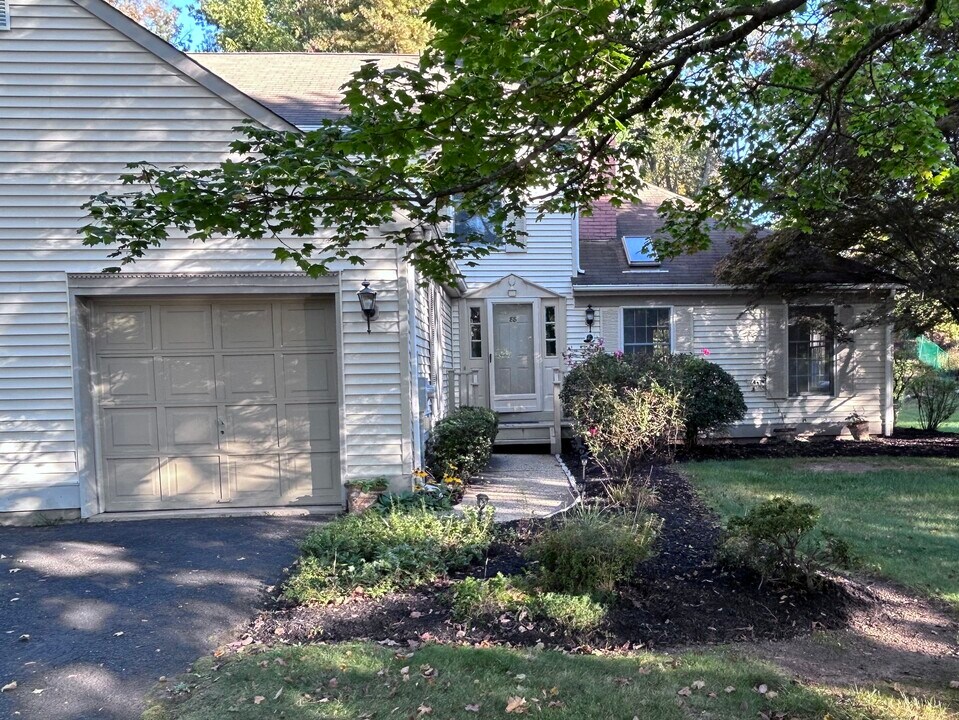 88 Commonwealth Dr in Basking Ridge, NJ - Building Photo